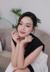Hoa Hậu Đỗ Thị Hà chia sẻ bí quyết để dưỡng da trắng nuột nà cực đơn giản