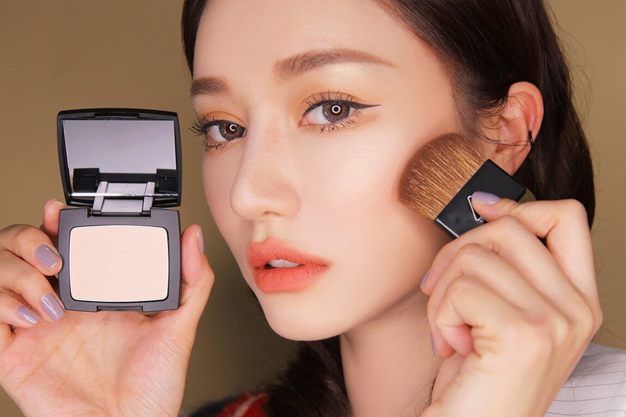 Hướng dẫn cách trang điểm không lem đẹp hoàn hảo