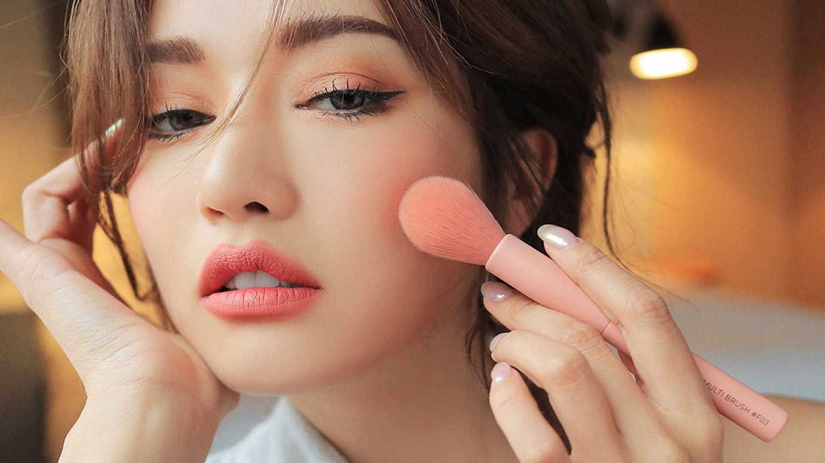 Hướng dẫn cách trang điểm không lem đẹp hoàn hảo