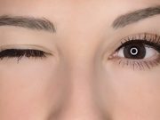 Cách làm dài mi bằng mật ong có hiệu quả không?